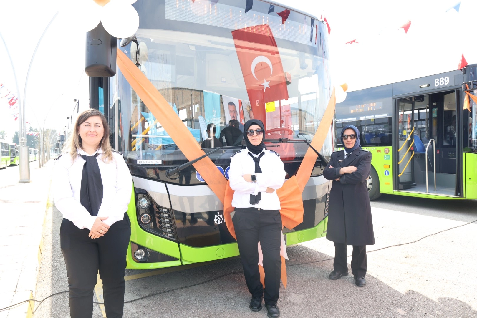 Kocaeli Büyükşehir'in filosuna 4 ayda 123 otobüs