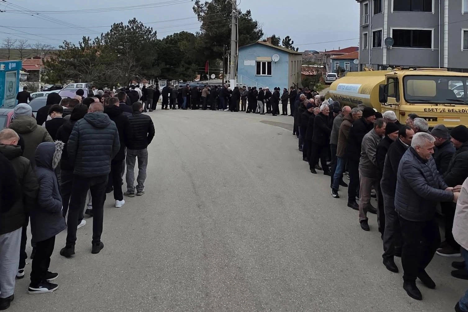 İpsala'da asırlık gelenek... Metrelerce uzayan bayramlaşma kuyruğu!
