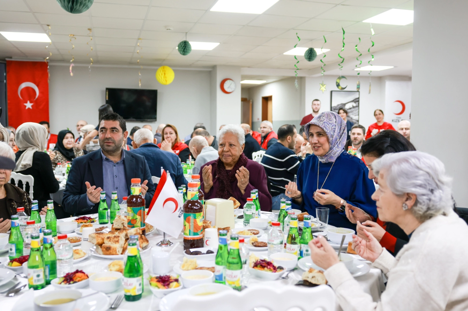 Türk Kızılay'dan 'huzurlu' iftar