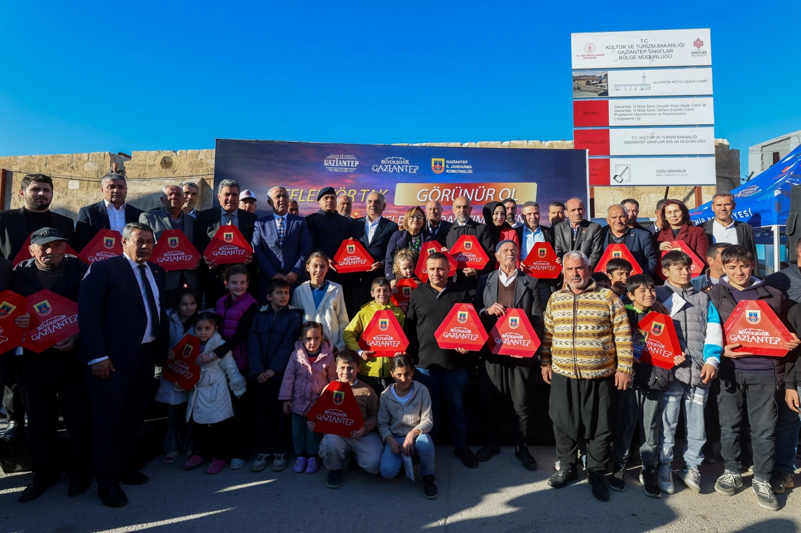 Gaziantep’te “Reflektör Tak, Görünür Ol” projesinde ilk dağıtım gerçekleştirildi