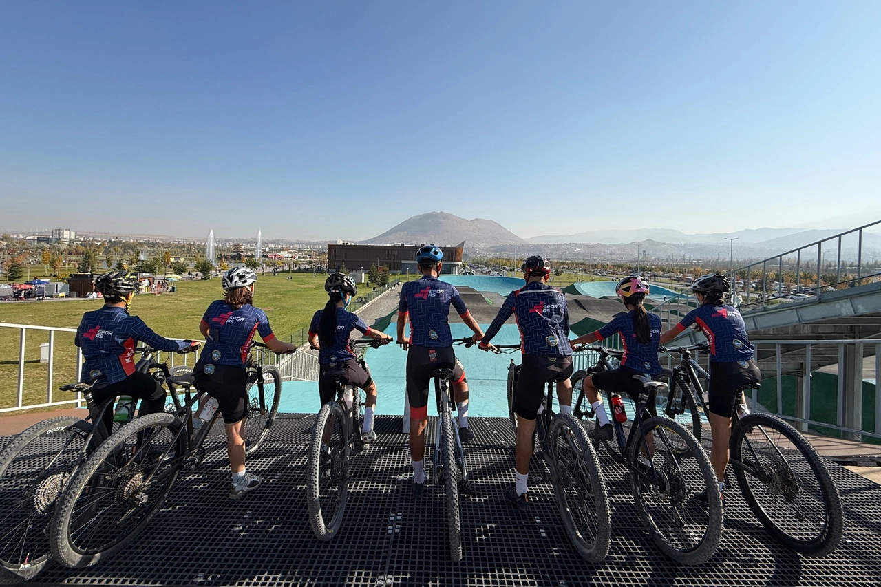 Kayseri'de BMX parkuruna gençlerden büyük ilgi