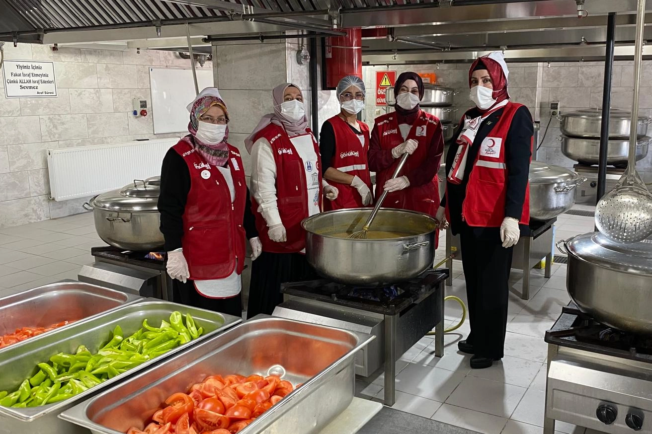 Erzurum'da üniversite öğrencilerine 'anne eli' iftar