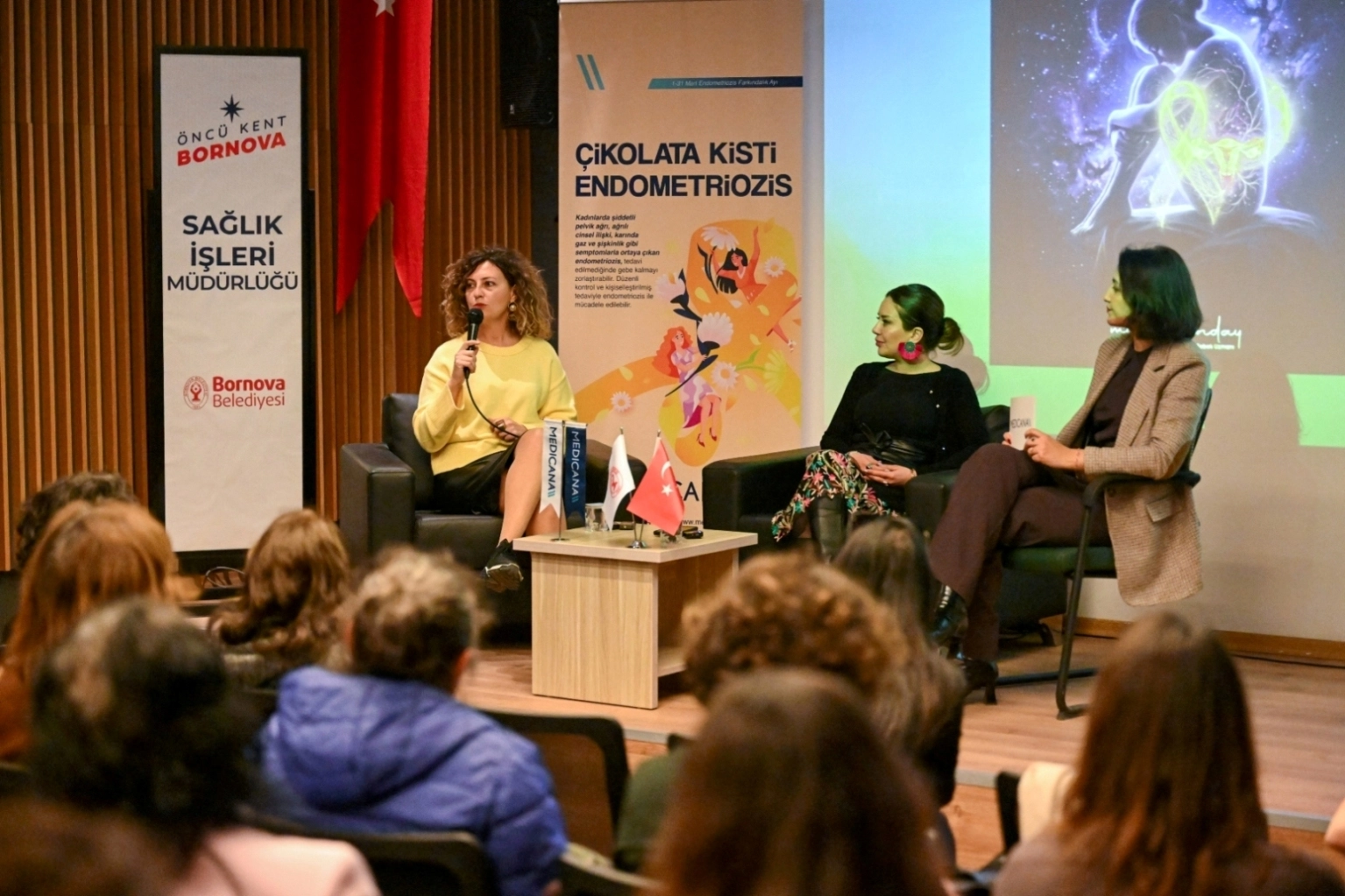 Bornova'da kadınlar deneyimlerini paylaştı, uzmanlar endometriozisi anlattı
