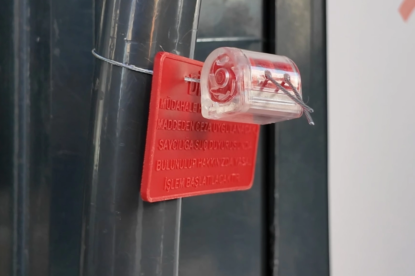 Çayırova Zabıtası'ndan halk sağlığını hiçe sayan işletmeye mühür