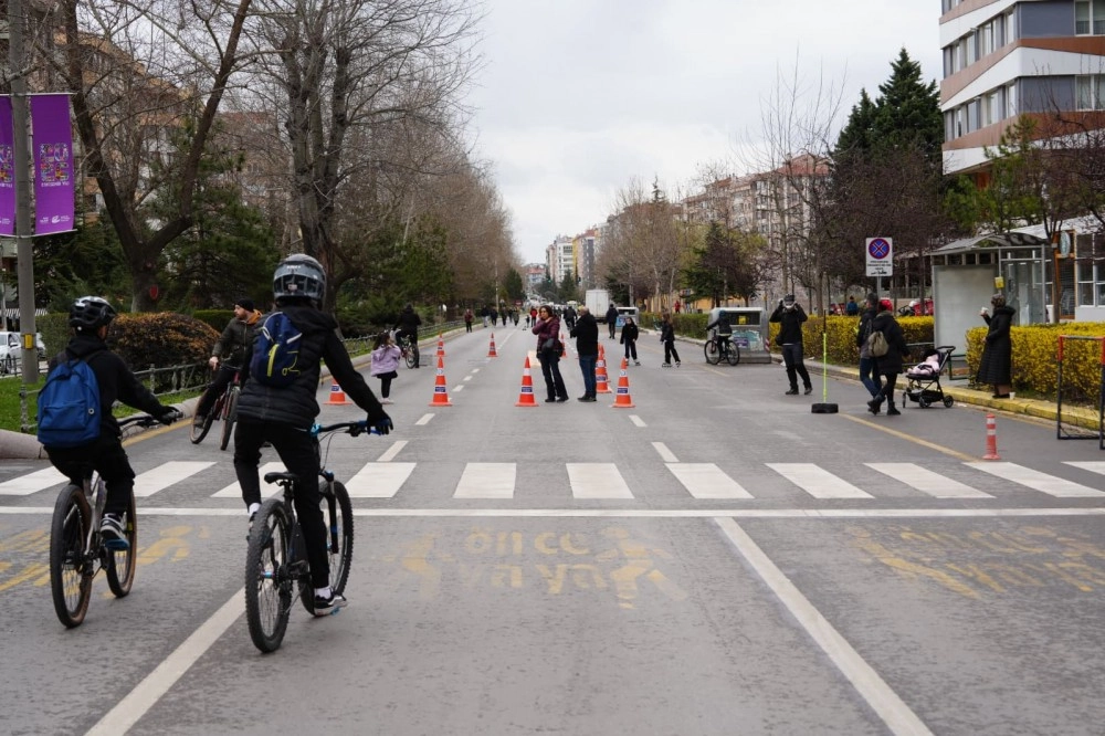 Eskişehir’de “Arabasız Pazar” yoğun ilgi gördü