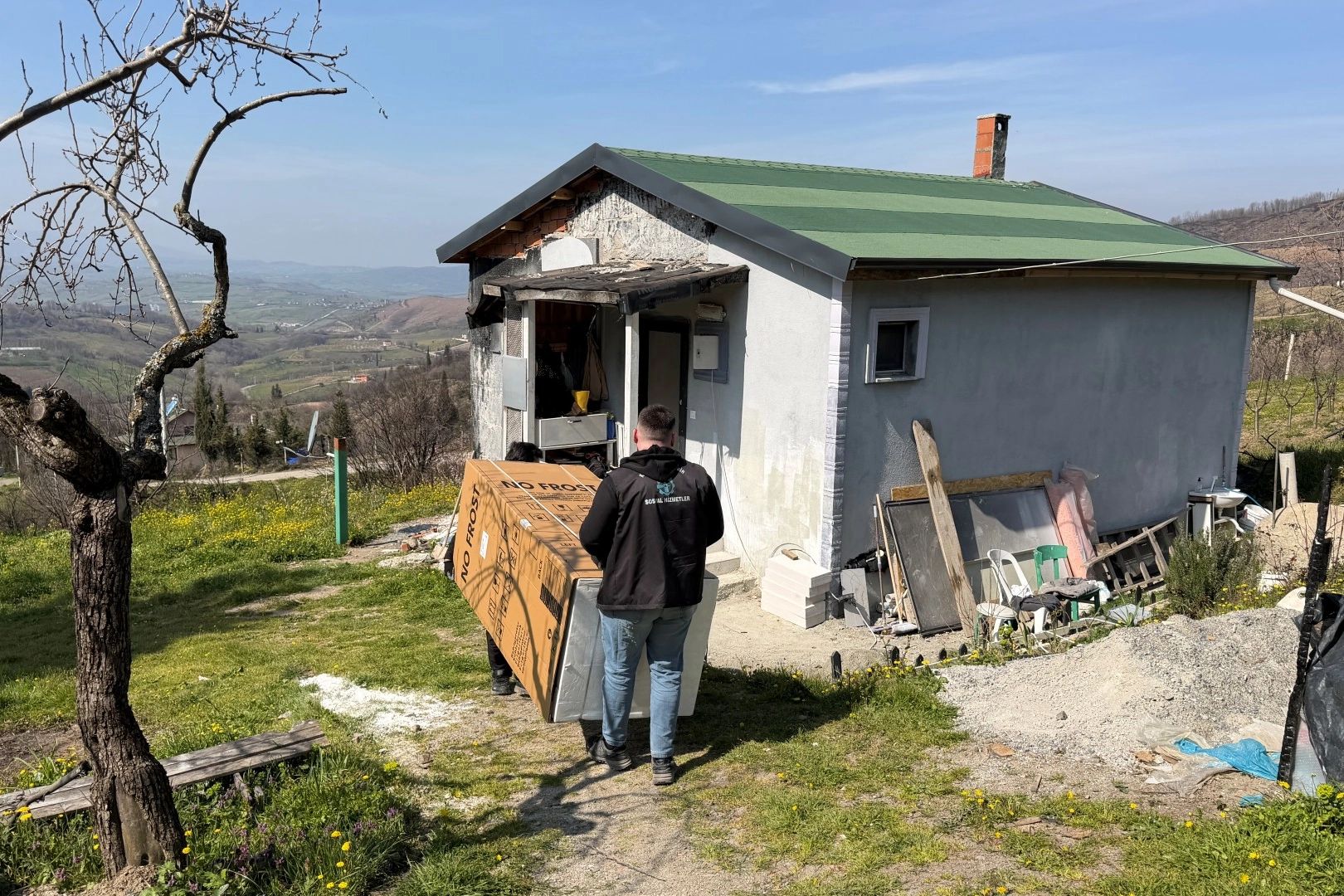 Kocaeli Büyükşehir, yangın mağduru aileyi ayağa kaldırdı