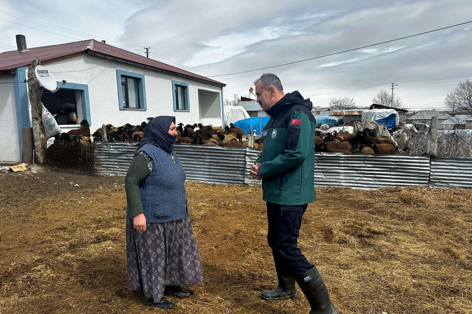 Ağrı Valisi'nden çat kapı! Vali Bozkurt, gününü köylerde geçirdi
