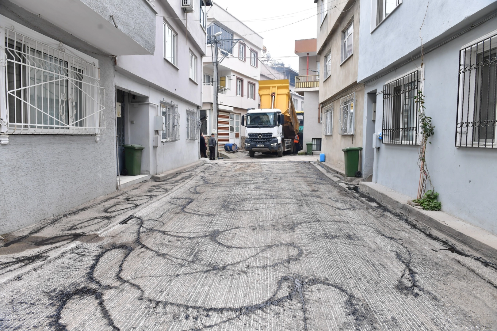 Bursa Osmangazi’de sokaklardaki yollar yenileniyor