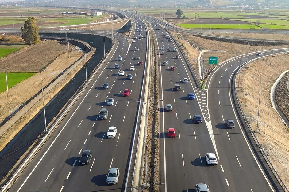 Aydın–Denizli Otoyolu’nda bayram rekoru... Günlük araç geçişi 22 bini aştı