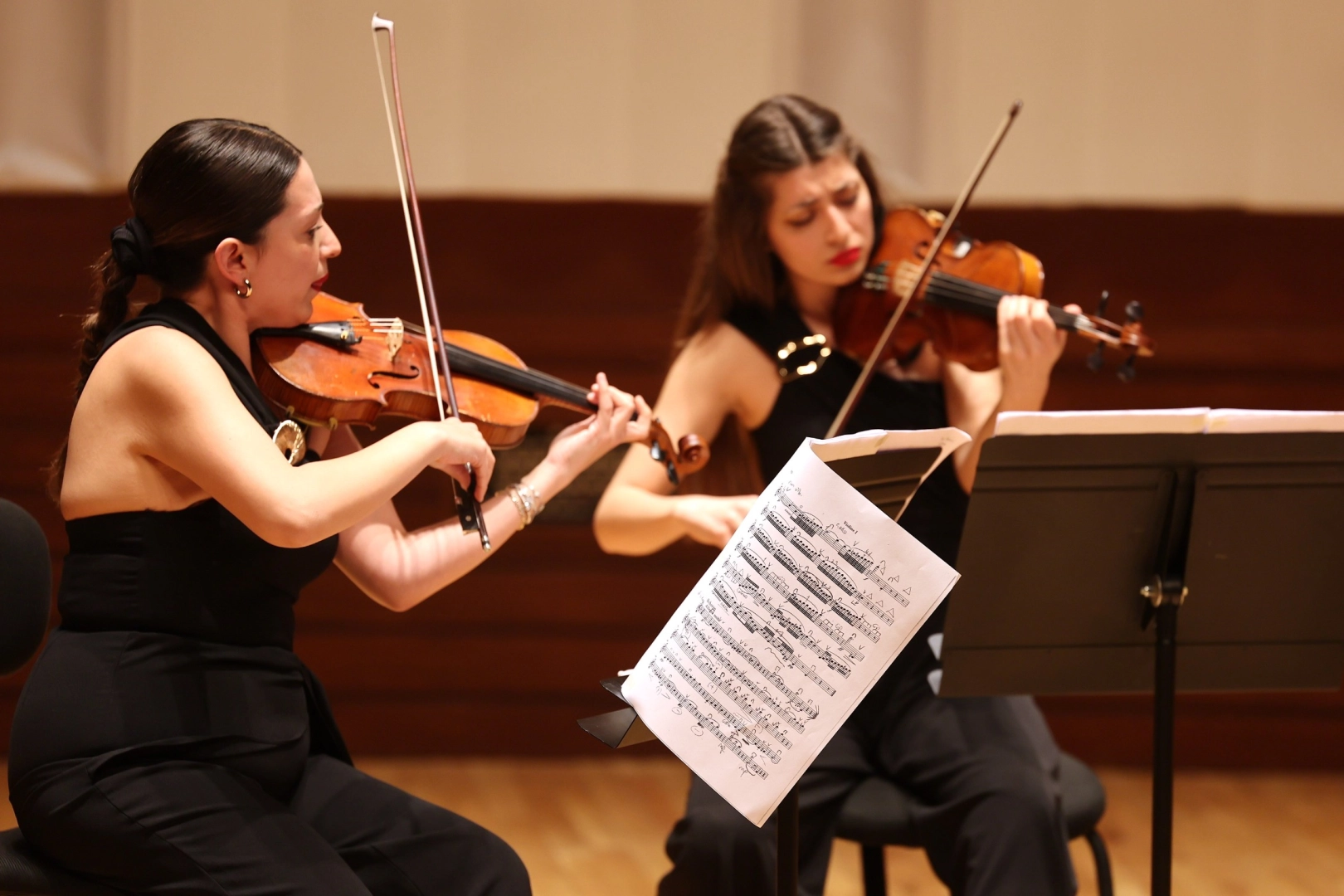 İzmir Oda Orkestrası yine ayakta alkışlandı