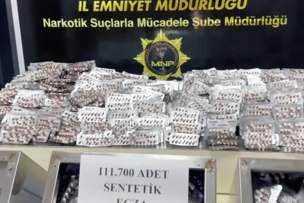 Mersin’de dev operasyon! 111 bin sentetik hap ele geçirildi