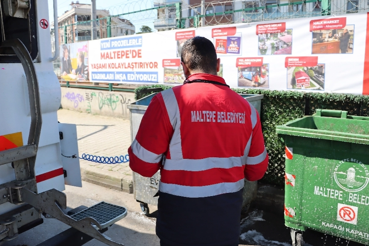 İstanbul Maltepe’de bahar temizliğine Çınar'la devam