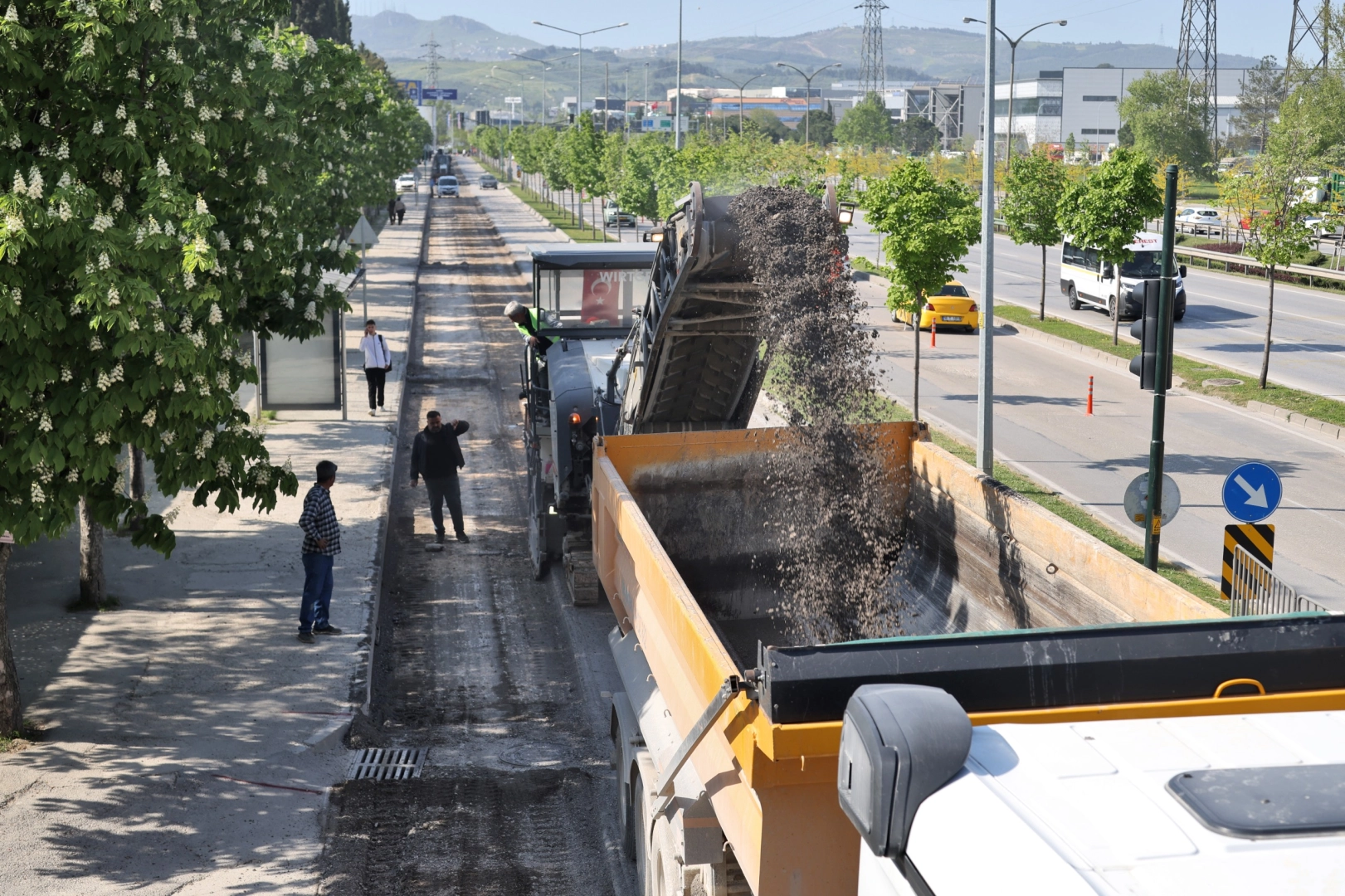 Bursa'da terminal yolu yenileniyor
