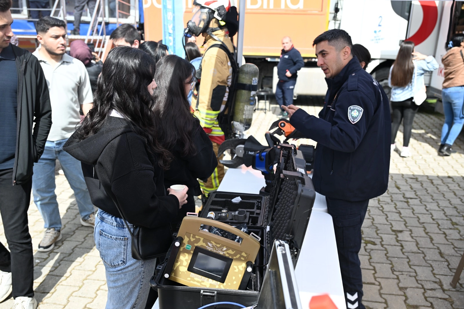 Manisa Büyükşehir’den “Afetlerde İnsan Olmak” sempozyumuna destek
