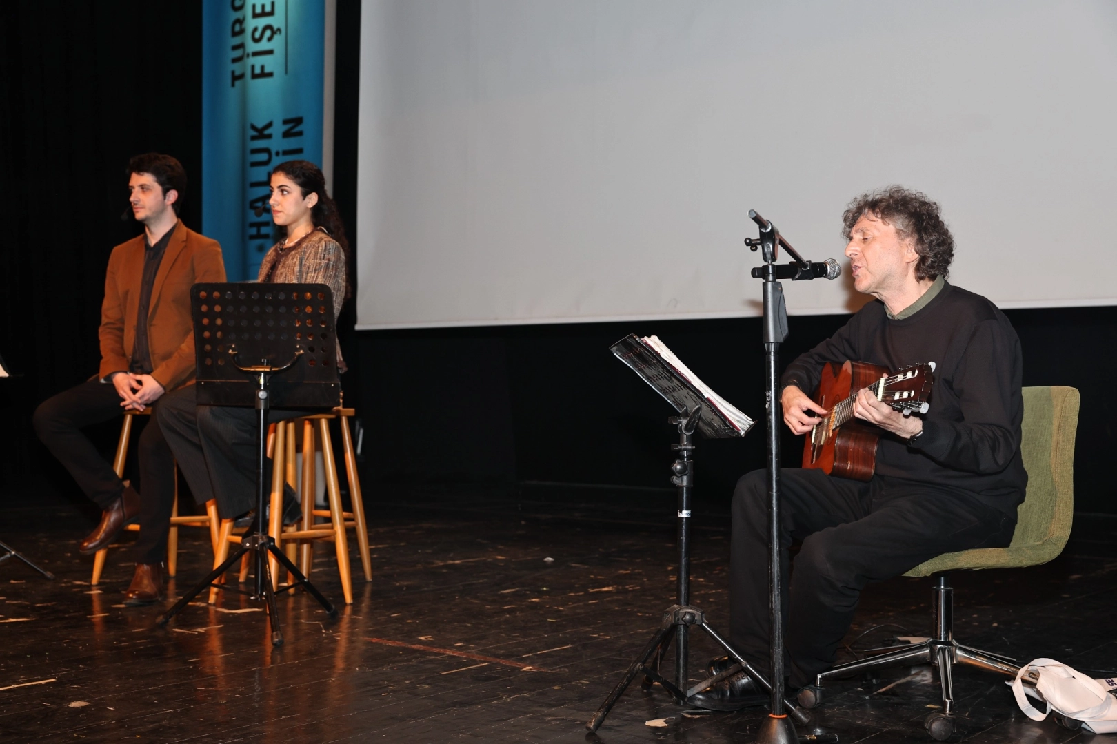 Bursa Nilüfer’de Ataol Behramoğlu ile şiir ve müzik dolu gece
