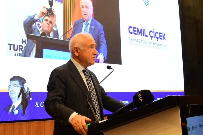 Cemil Çiçek Malatya'da 'Özallı Yıllar'da konuştu