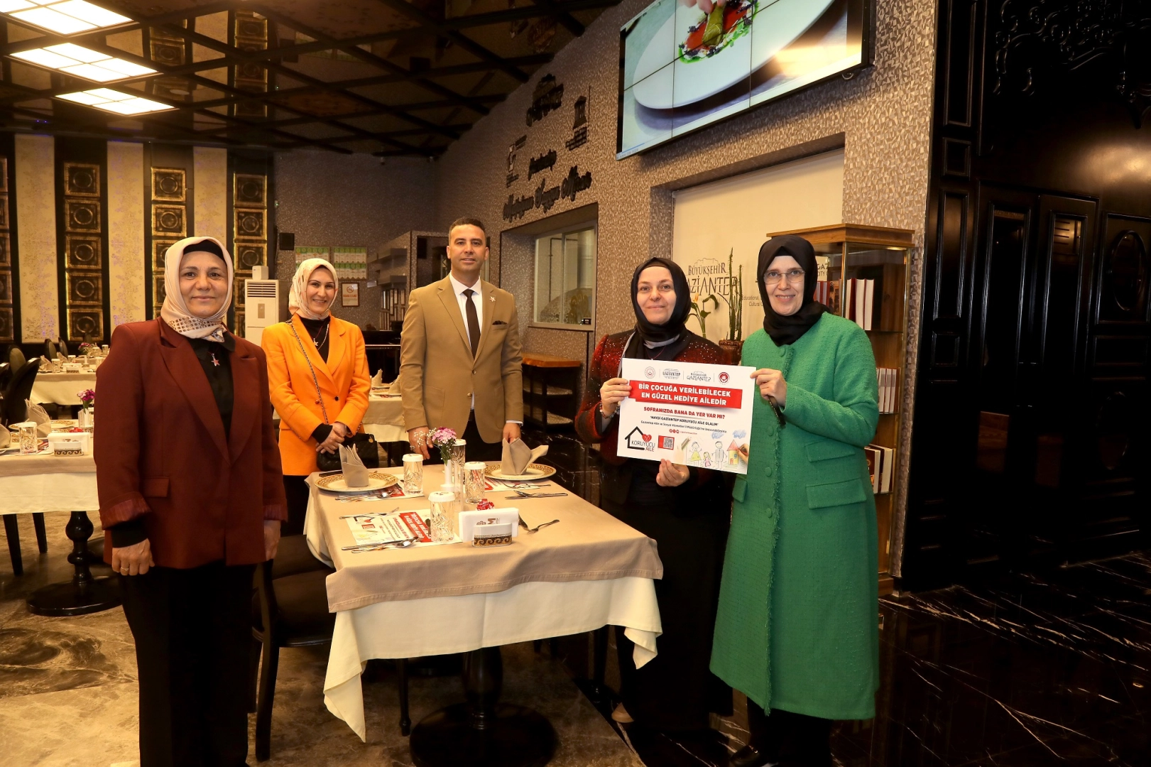 Gaziantep’te koruyucu aile farkındalığı için yemek altlıkları tanıtıldı
