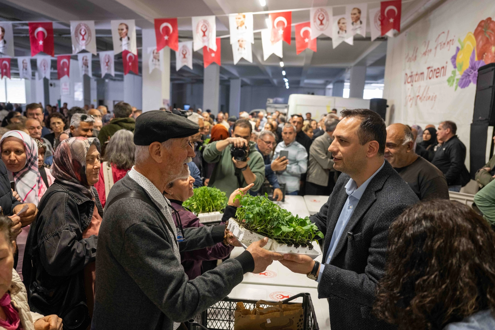 İzmir Bornova’da toprağa can, üreticiye destek