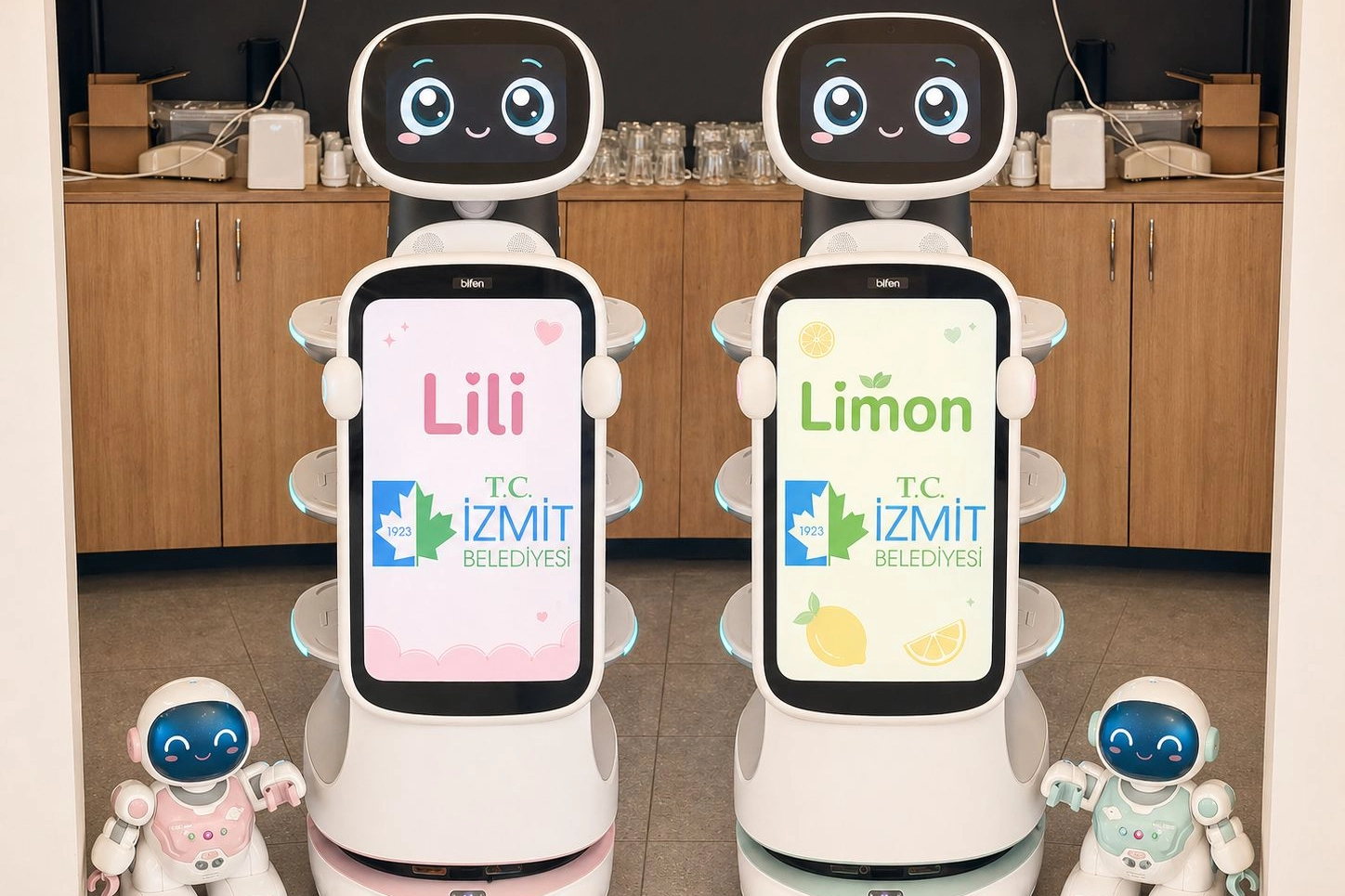 Servis robotları İzmit Gülümse Kafelerde iş başı yaptı