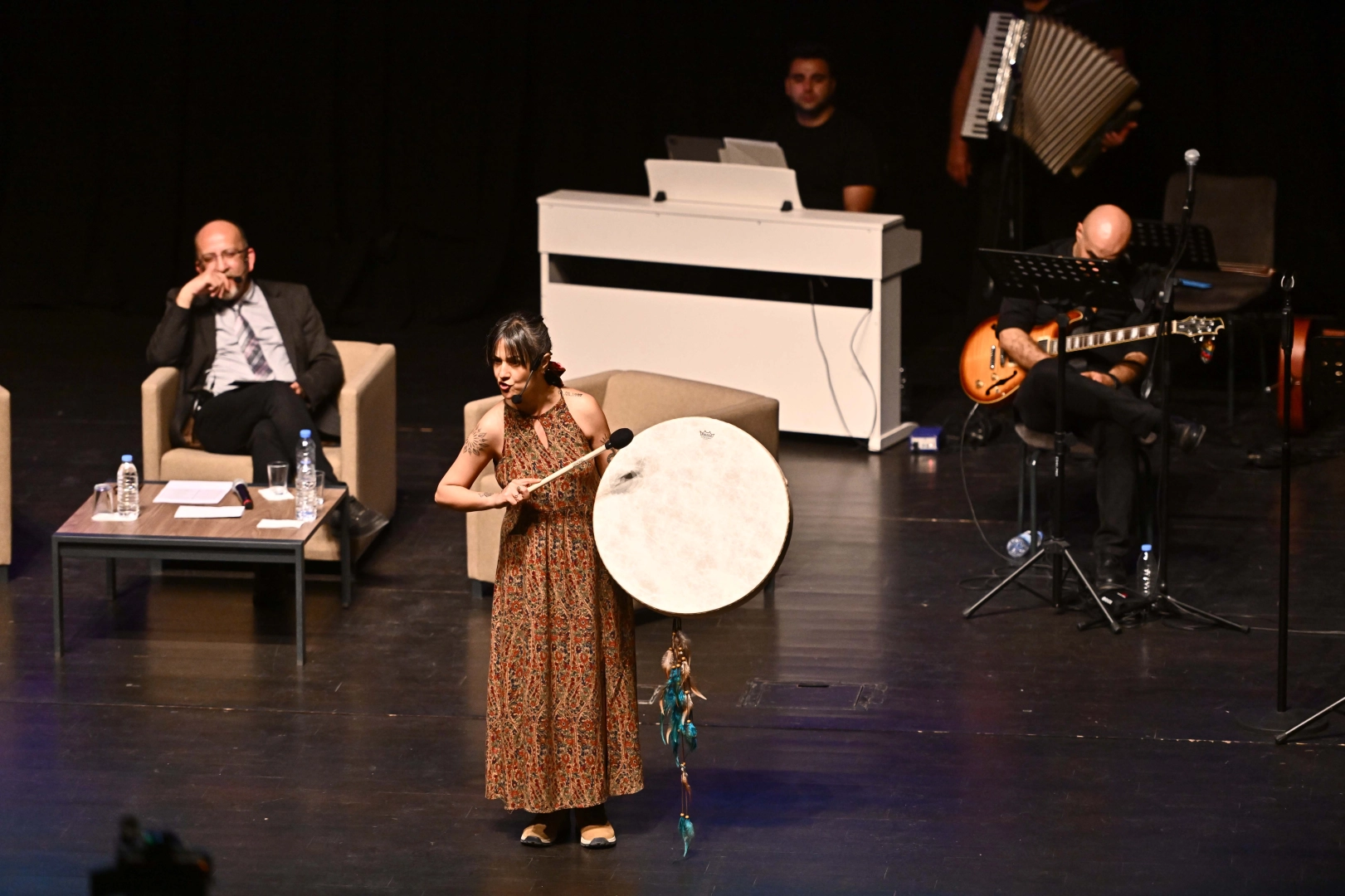 Muratpaşa’da şiir ve müzik dolu gece