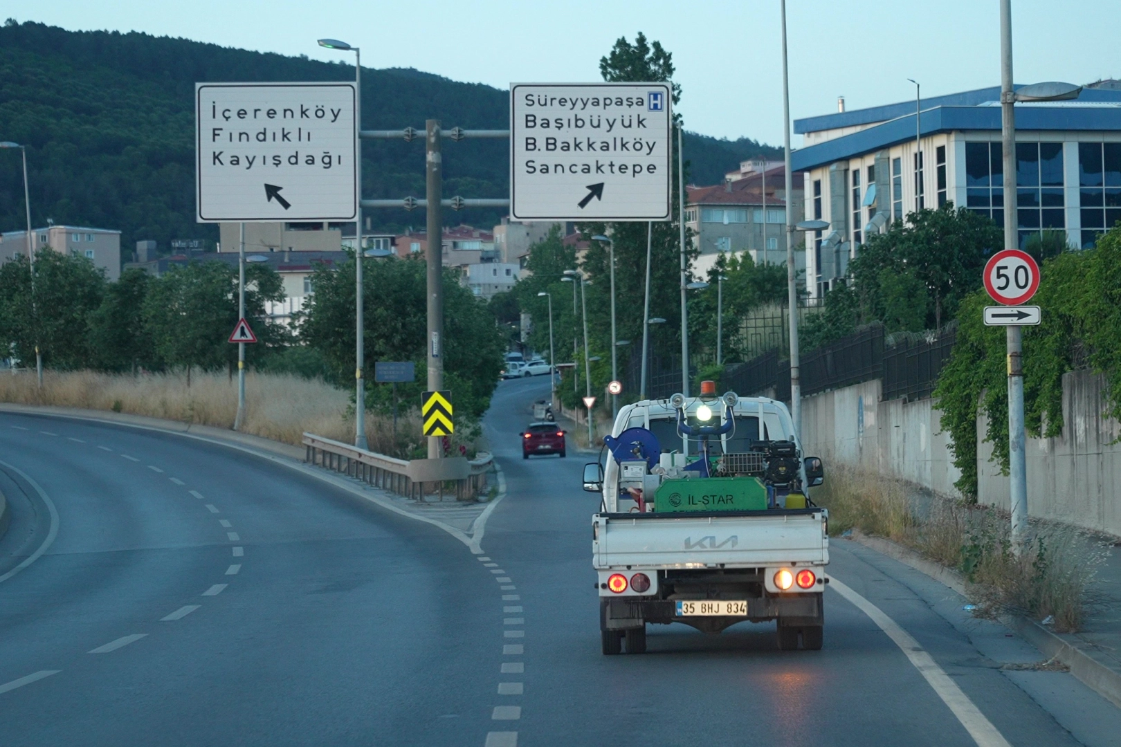 İstanbul Maltepe’de sokak ilaçlamaları sürüyor