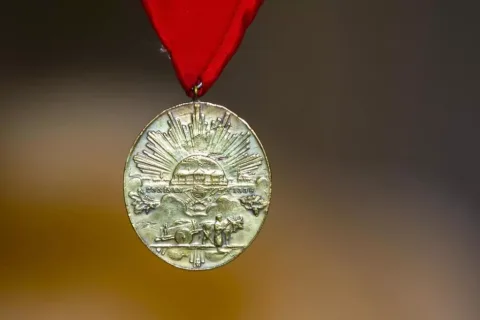 5 şehit ve gazinin mirasçılarına İstiklal Madalyası