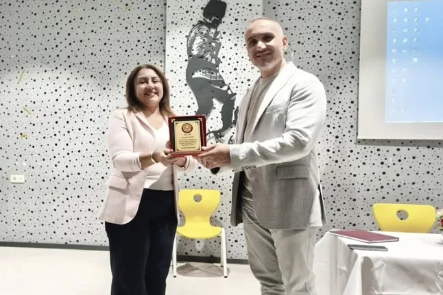 Karabağlar Seniha Mayda Ortaokulu’nda 4 yıllık emeğe vefa