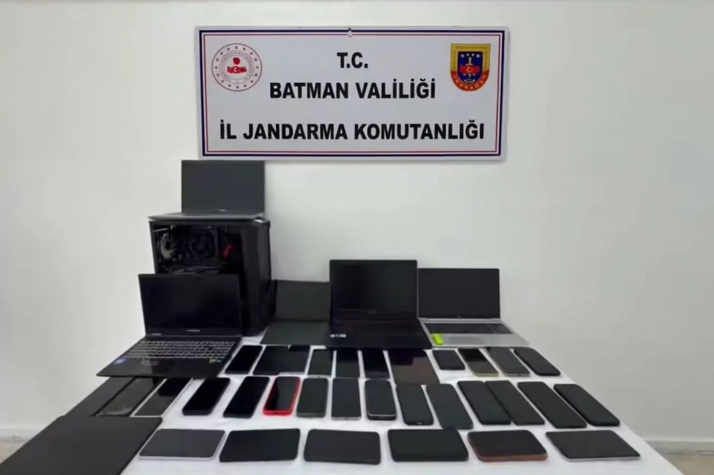 Batman merkezli 13 ilde yasa dışı bahis operasyonu: 102 şüpheli yakalandı
