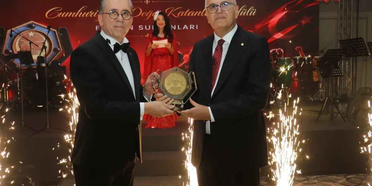 MARSİFED’den filenin sultanlarına ‘Cumhuriyete Değer Katanlar’ ödülü