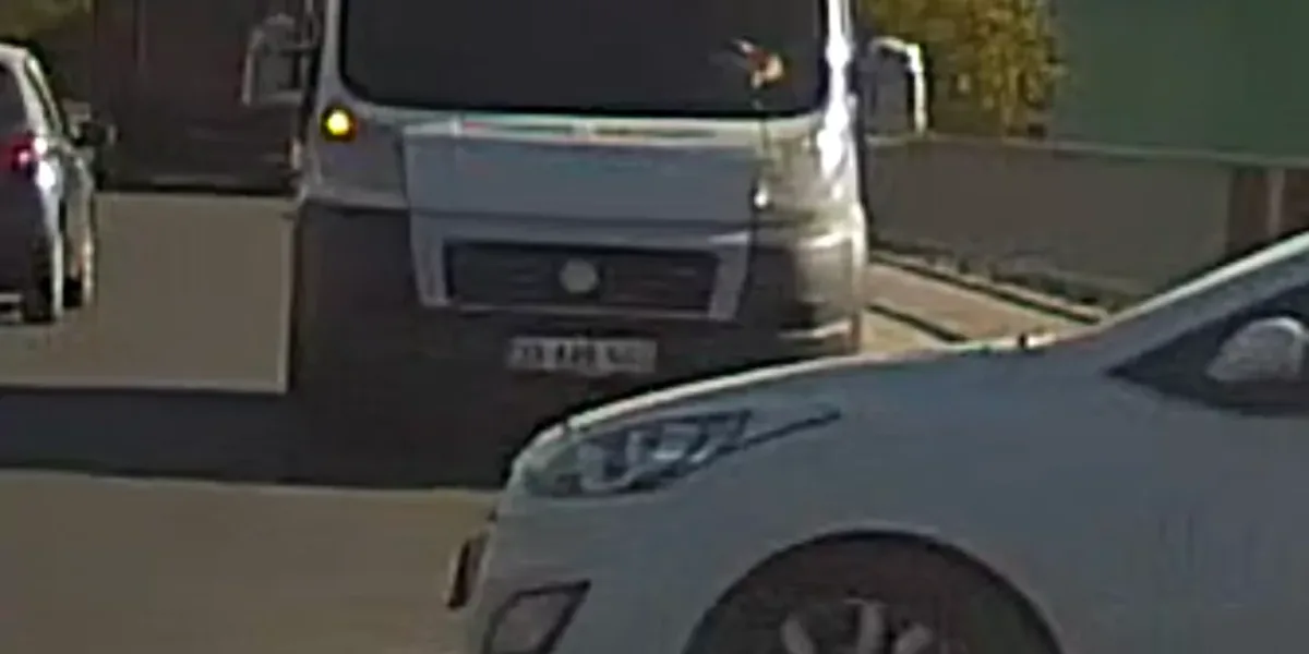 Düzce’de ters yönde ilerleyen minibüs trafiği tehlikeye düşürdü