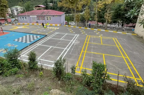Trabzon'da okul bahçelerine renkli dokunuş