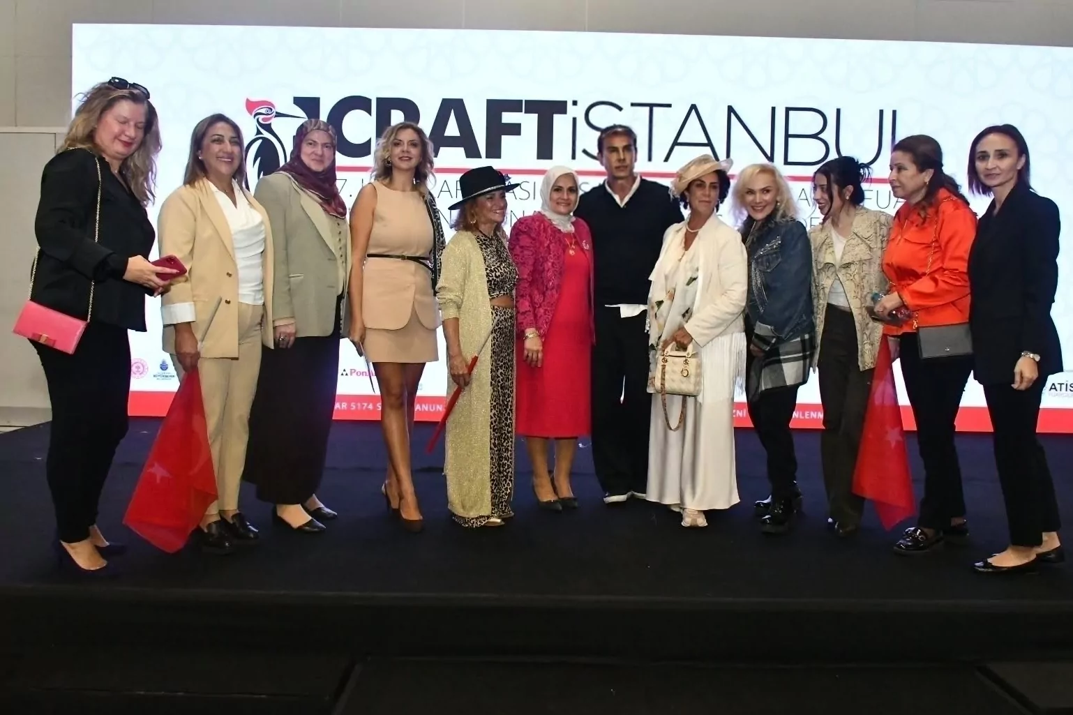 Şapkalar podyumda