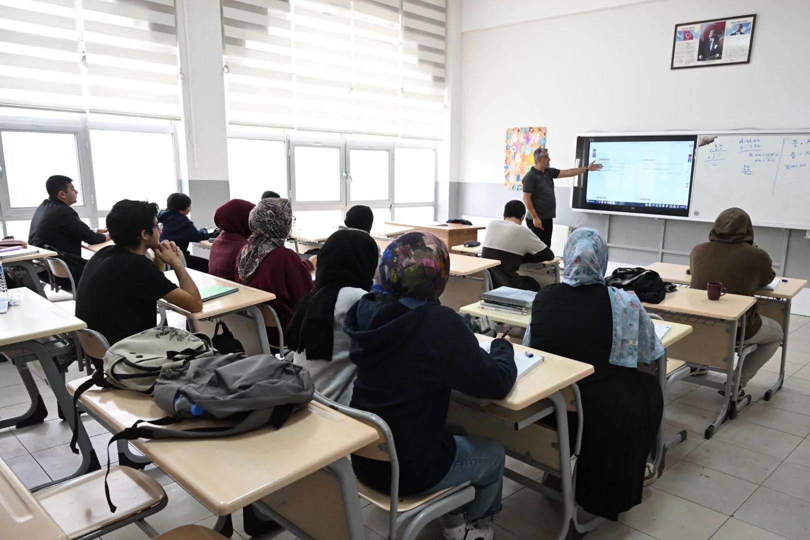 Kernek Külliyesi’nde 200 öğrenci üniversiteye hazırlanıyor