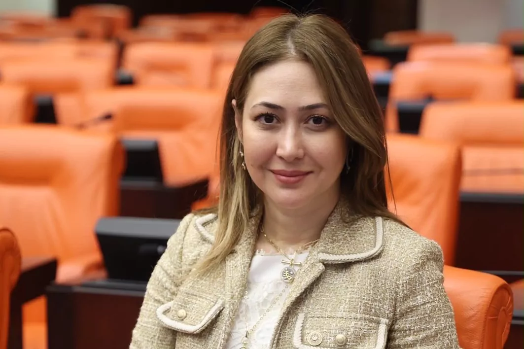MHP’li Zuhal Karakoç trafik kazasında yaralandı! Ankara’da ameliyat edildi