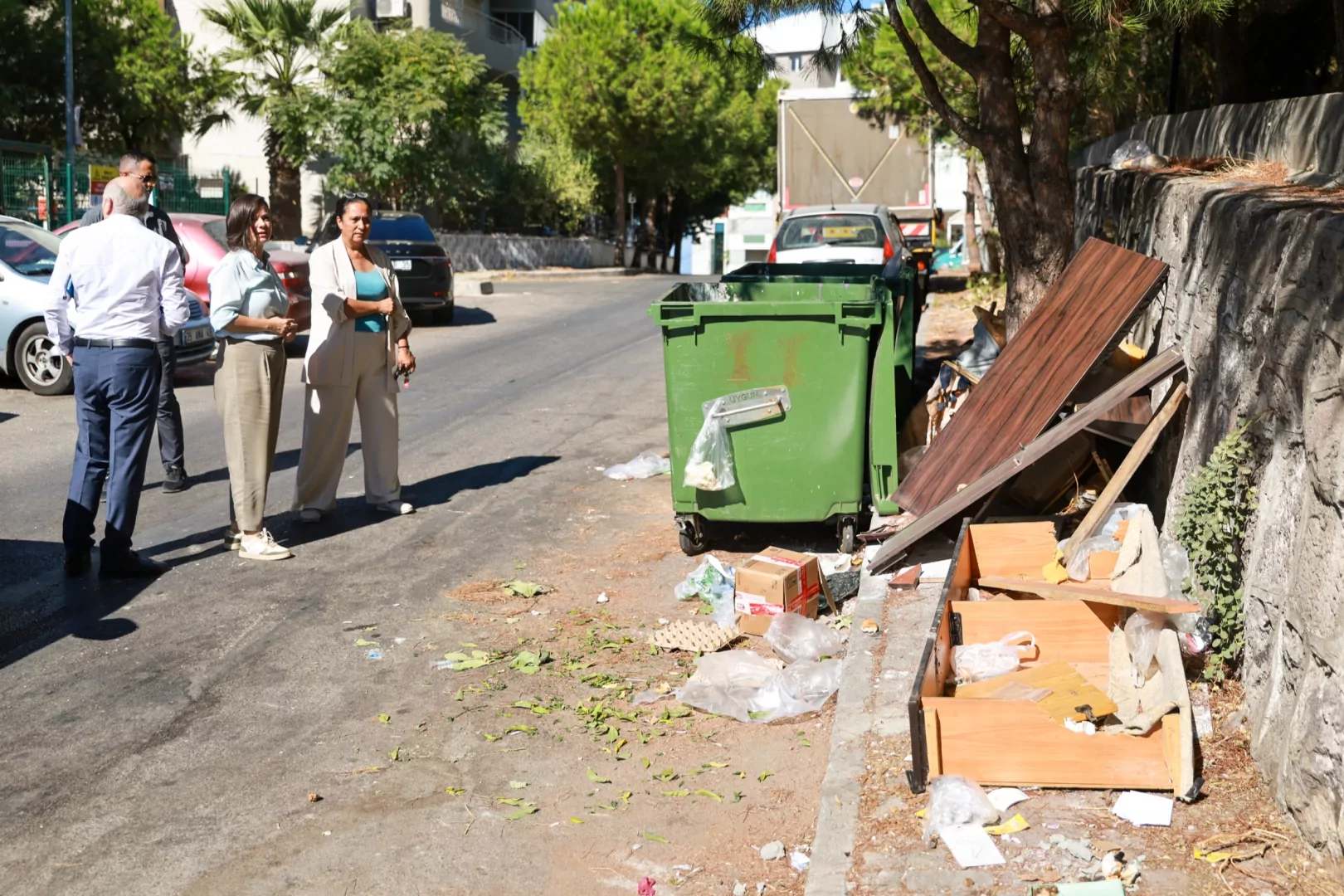 Karabağlar’da kaçak atıklarla mücadele sürüyor
