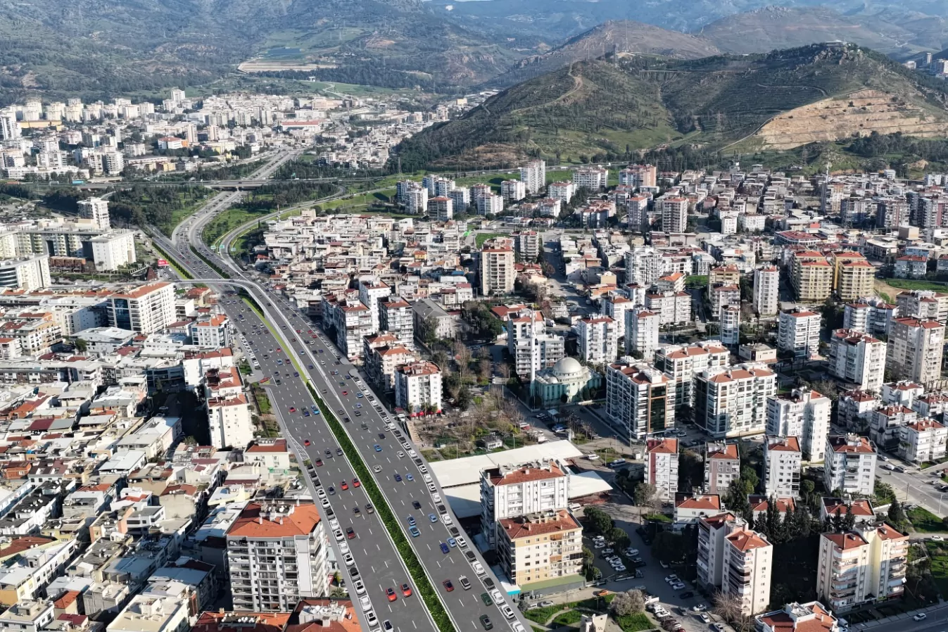 İzmir’de trafiği rahatlatacak üst geçit